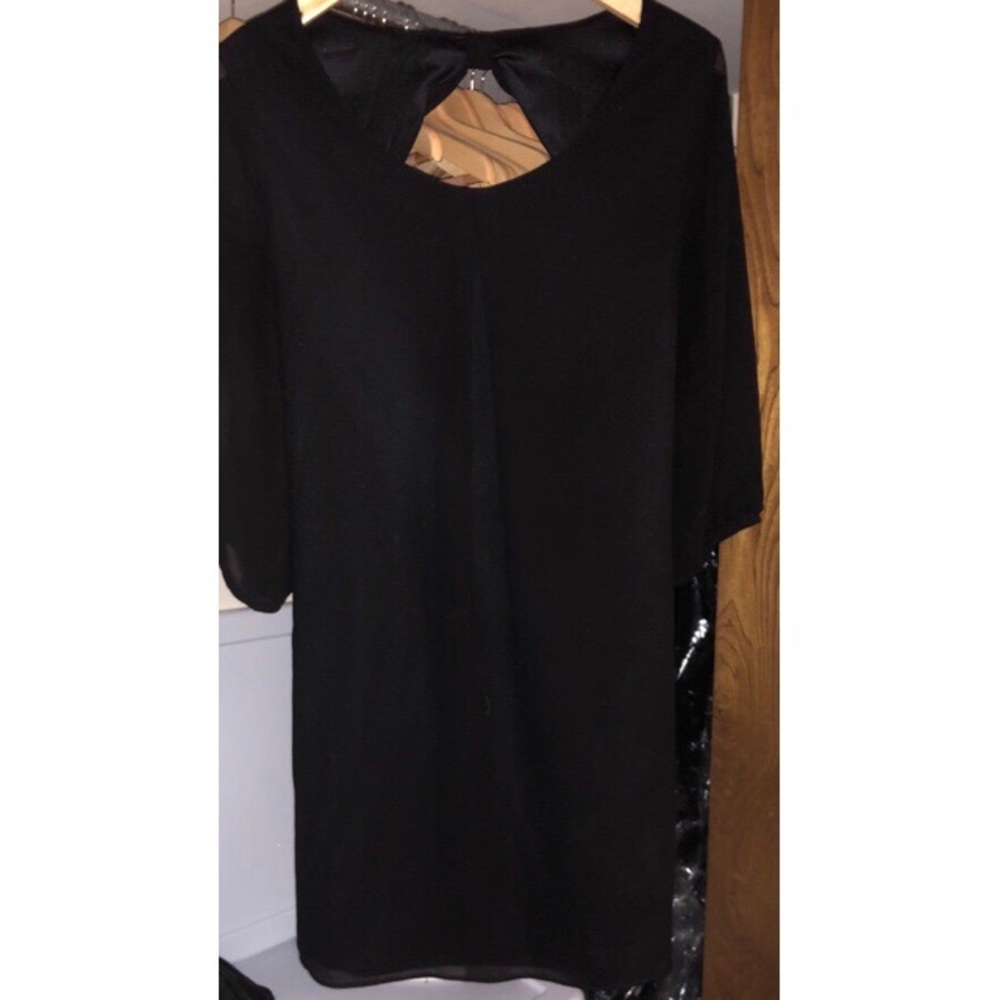 Dress; black; sleeves; short